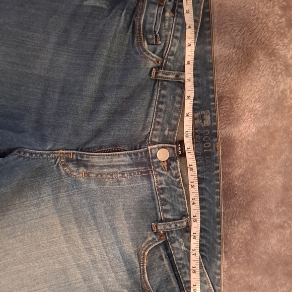 Distressed jeans - Picture 3 of 6